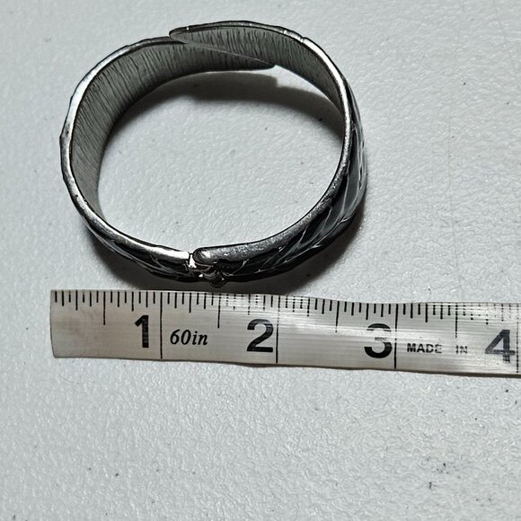 Elegant Silver Tone Black Leaf Design Hinged Cuff Bracelet Statement Jewelry - Picture 5 of 5